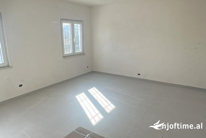 Casa privata/Indipendente in affitto a Tirana 2+1, Vuoto