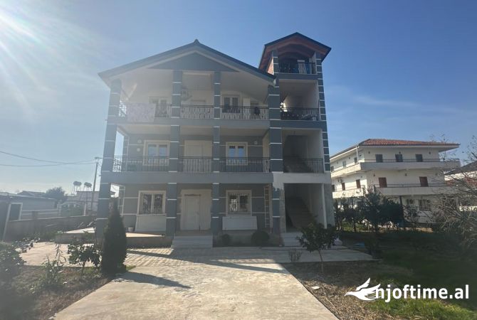 🏡JEPET ME QERA  SHTEPIA  2+1  TEK RRUGA  XHORXH  BUSH NE KAMEZ.