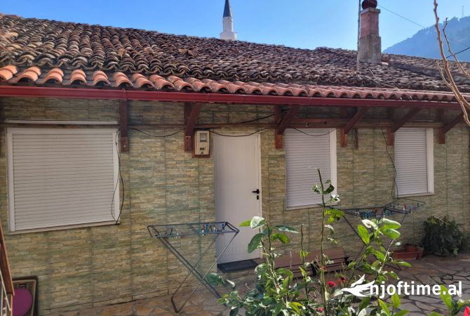 Shtepi ne shitje Shtepi Private ne Berat, 1+1, Mobilimi E mobiluar, Pagesa 65,000  Euro.