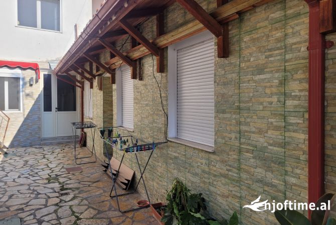 Shtepi ne shitje Shtepi Private ne Berat, 1+1, Mobilimi E mobiluar, Pagesa 65,000  Euro.