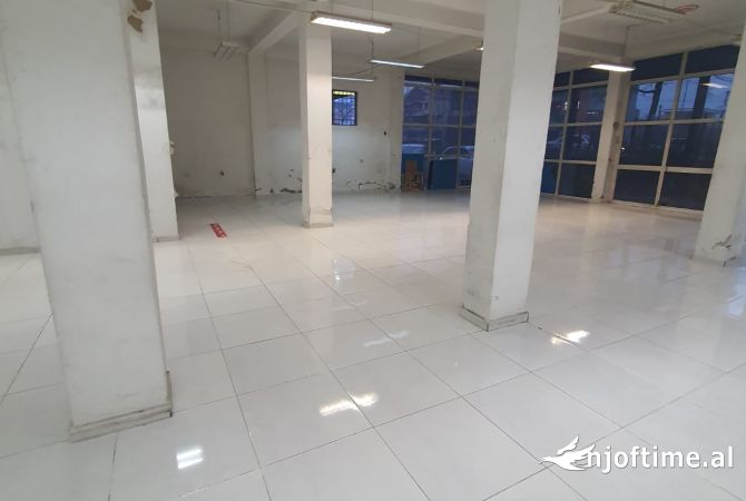 🔥Jepet Super Ambjent me Qera  Per  Biznes  ne Bulevardin Blu,  Qender ne Kamez.