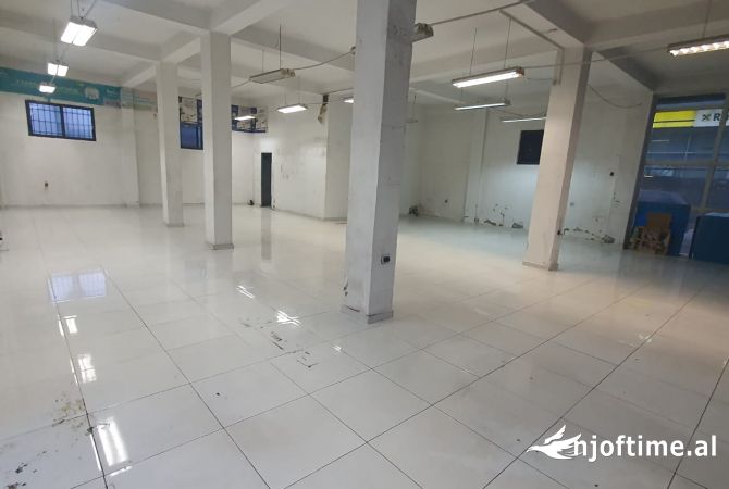 🔥Jepet Super Ambjent me Qera  Per  Biznes  ne Bulevardin Blu,  Qender ne Kamez.