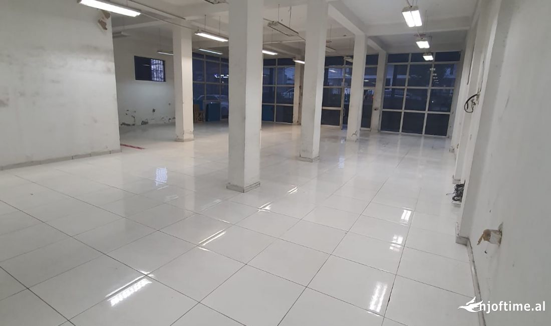 🔥Jepet Super Ambjent me Qera  Per  Biznes  ne Bulevardin Blu,  Qender ne Kamez.