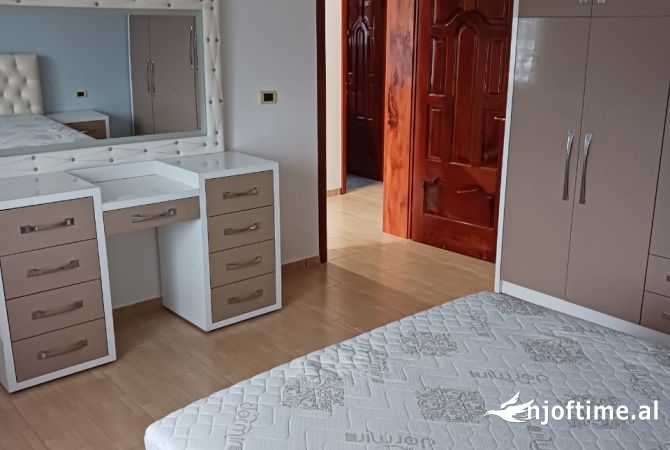 Appartamento in affitto a Tirana 4+1, Arredato