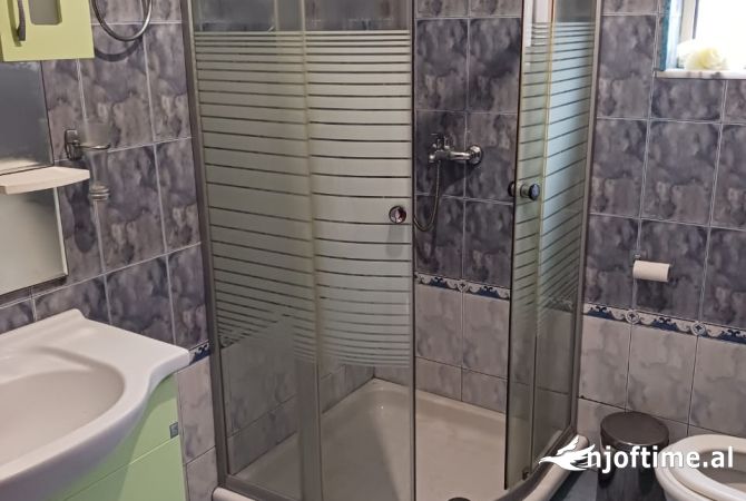 Appartamento in affitto a Tirana 4+1, Arredato