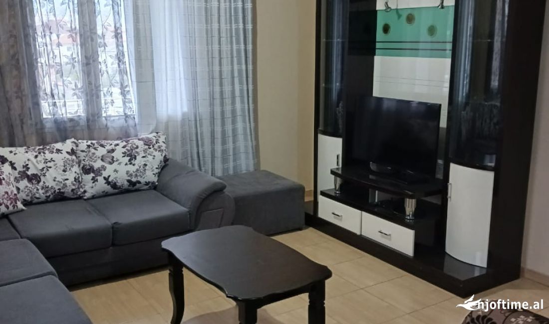 Appartamento in affitto a Tirana 4+1, Arredato