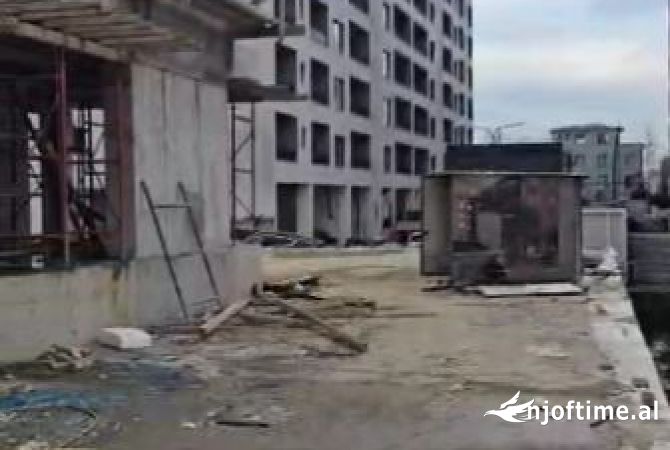 Shtepi ne shitje Apartament ne Tirane, 2+1, Mobilimi Bosh, pa mobiluar, Pagesa 67,867  Euro.