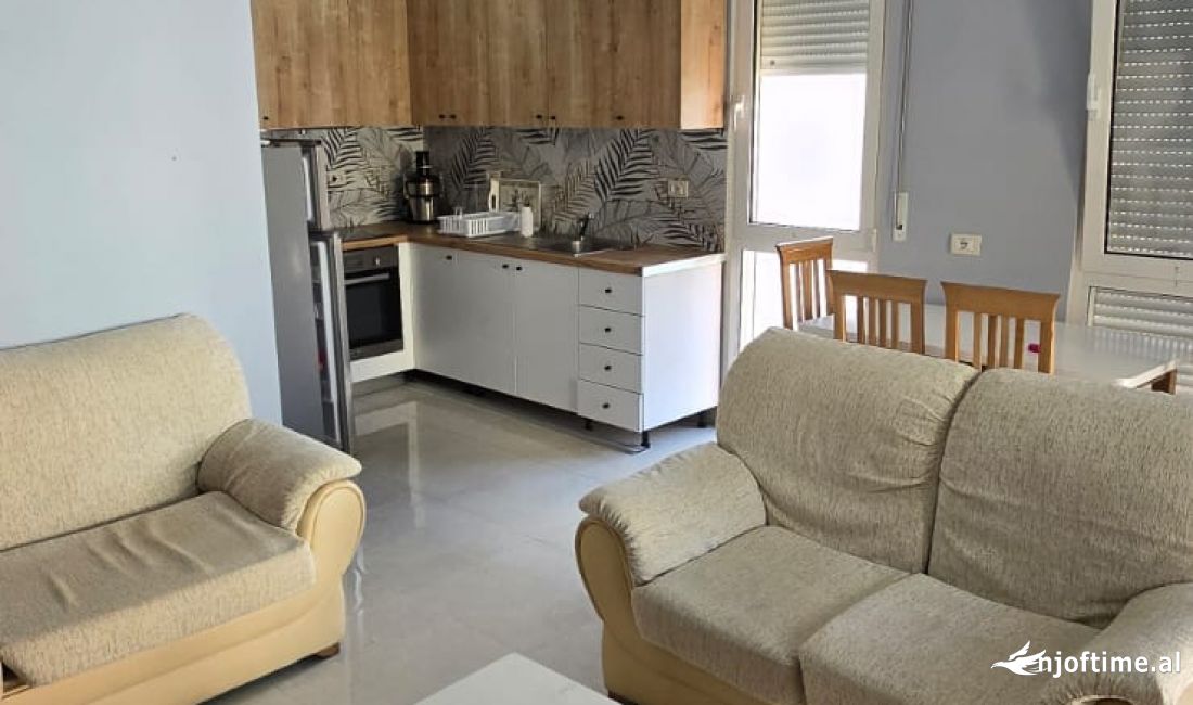 Shtepi ne shitje Apartament ne Tirane, 2+1, Mobilimi Pjeserisht e mobiluar, Pagesa 193,000  Euro.