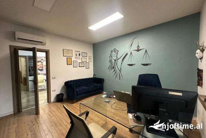 Ambiente Commerciale in Affitto 3+1 a Tirana - 1,200 Euro