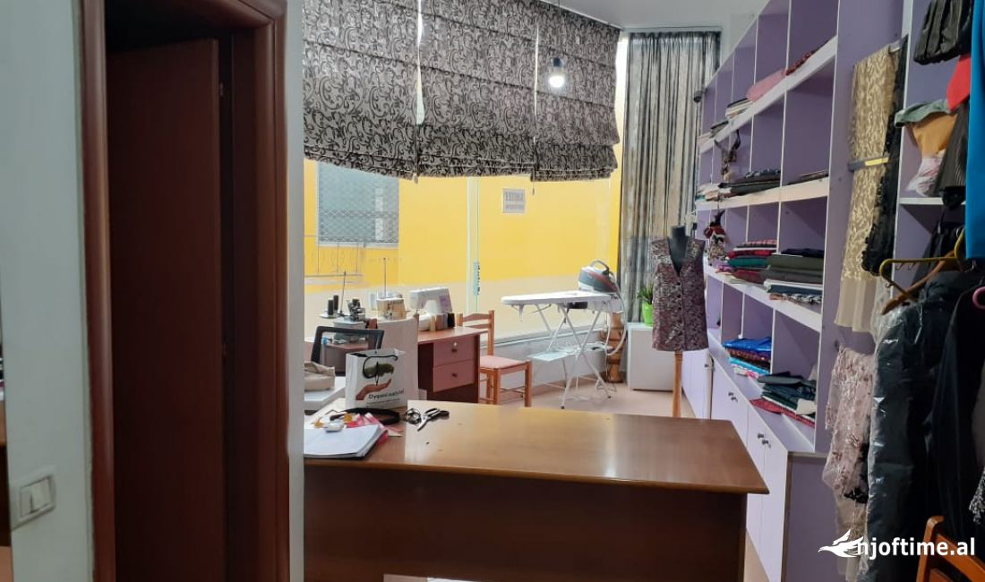 ❗️Shitet OKAZION Ambient Biznesi- Rrobaqepesi e mobiluar ne Lac.