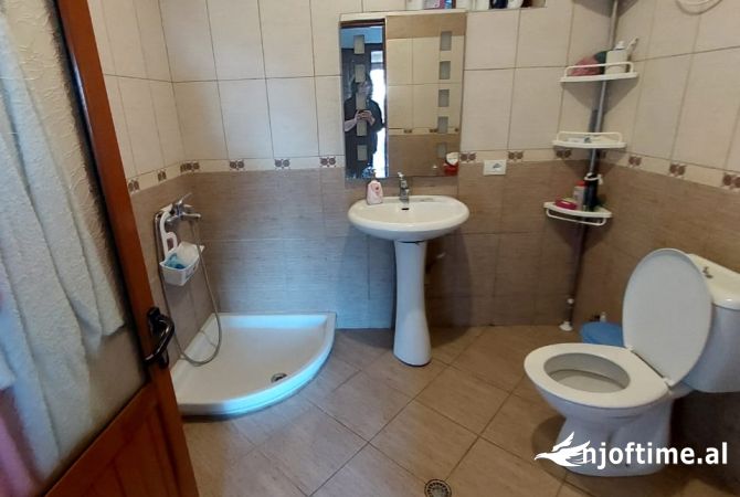 Shtepi ne shitje Shtepi Private ne Berat, 2+1, Mobilimi E mobiluar, Pagesa 130,000  Euro.