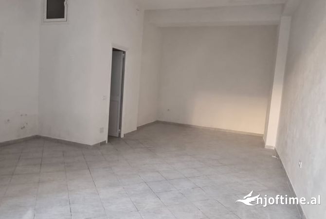 💥Jepet  Dyqan me Qera  ne  Zonen e Astirit ne rruge lagjeje 