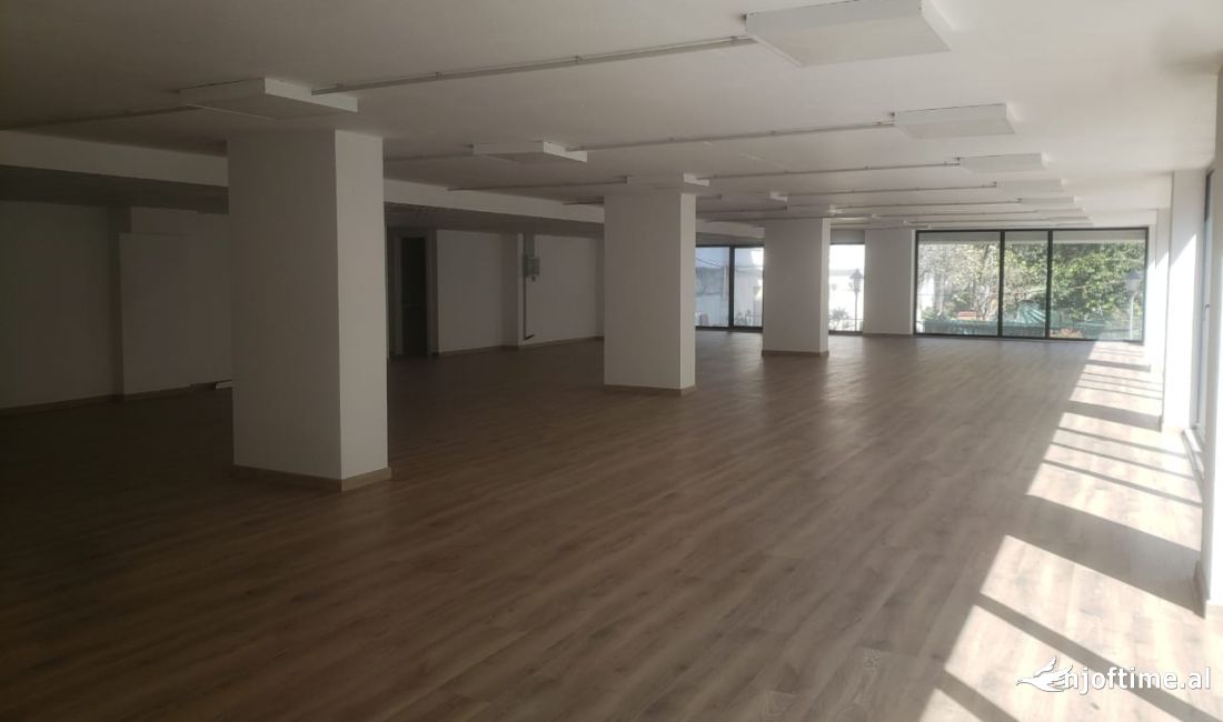  📍 JEPET SUPER   AMBIENT BIZNESI ME QERA  PERBALLE MINISTRISE SE MBROJTJES. 