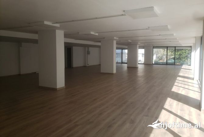  📍 JEPET SUPER   AMBIENT BIZNESI ME QERA  PERBALLE MINISTRISE SE MBROJTJES. 