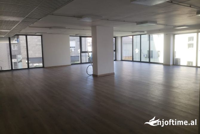  📍 JEPET SUPER   AMBIENT BIZNESI ME QERA  PERBALLE MINISTRISE SE MBROJTJES. 