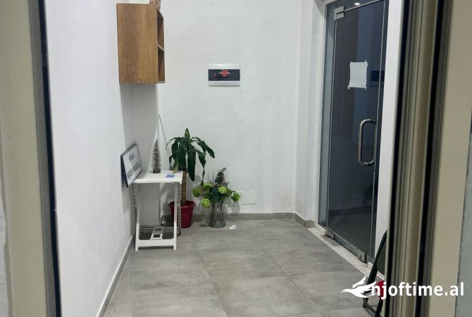 JEPET ME QERA SUPER DYQAN DUBLEX NE RRUGEN E BARRIKADAVE 