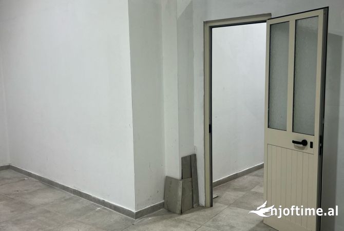 JEPET ME QERA SUPER DYQAN DUBLEX NE RRUGEN E BARRIKADAVE 