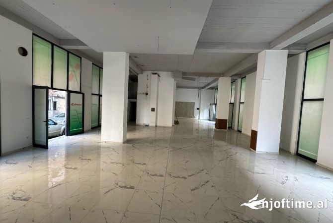 JEPET AMBIENT BIZNESI ME QERA NE SELITE.