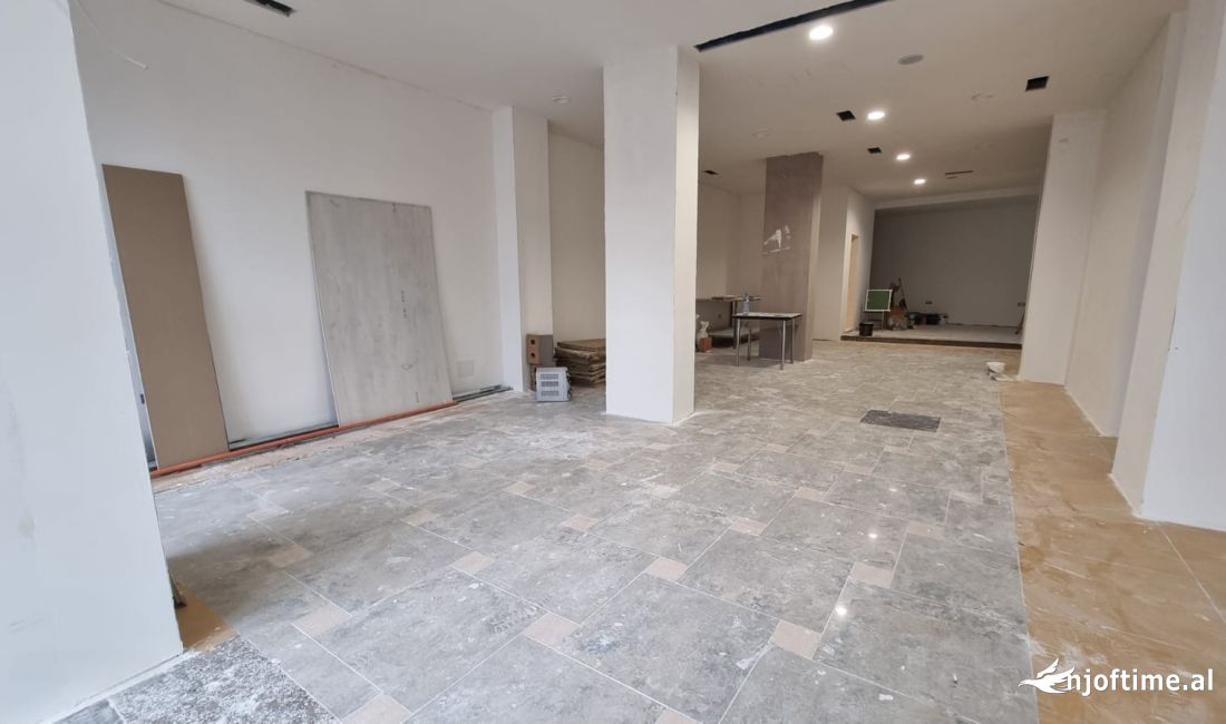 JEPET ME QERA  SUPER AMABIENT BIZNESI NE FILLIM TE RRUGES SE KAVAJES