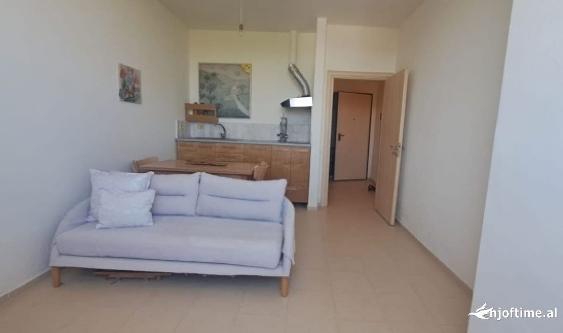 Shtepi ne shitje Apartament ne Tirane, 1+1, Mobilimi Bosh, pa mobiluar, Pagesa 70,000  Euro.