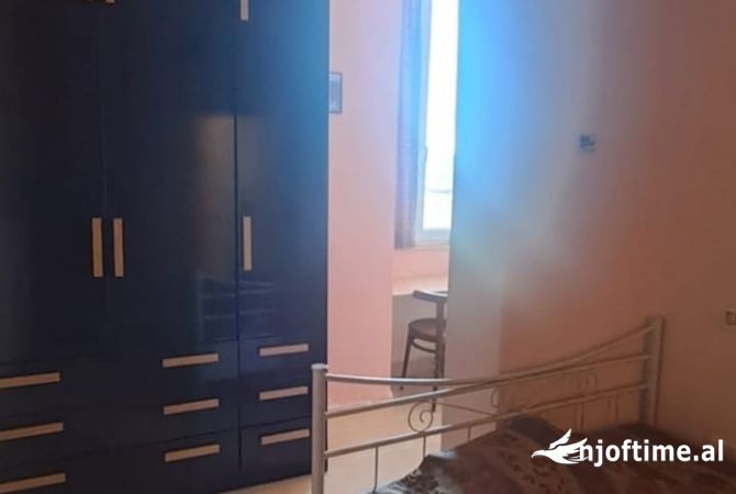 Shtepi ne shitje Apartament ne Tirane, 1+1, Mobilimi Bosh, pa mobiluar, Pagesa 70,000  Euro.