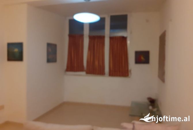 Shtepi ne shitje Apartament ne Tirane, 1+1, Mobilimi Bosh, pa mobiluar, Pagesa 70,000  Euro.