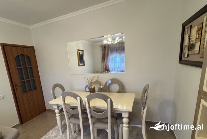 Shtepi ne shitje Apartament ne Tirane, 2+1, Mobilimi E mobiluar, Pagesa 100,000  Euro.