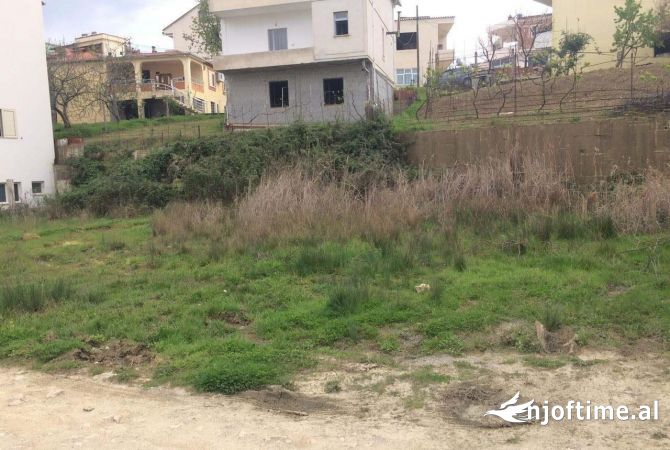 Truall ose Toke ne Tirane - 150,000 Euro