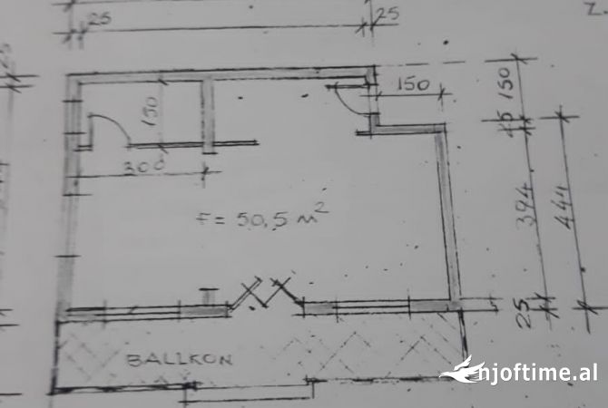 SHITET OKAZION AMBJENT BIZNESI NE RRUGE KRYESORE , KATI PERDHE NE XHAMLLIK 