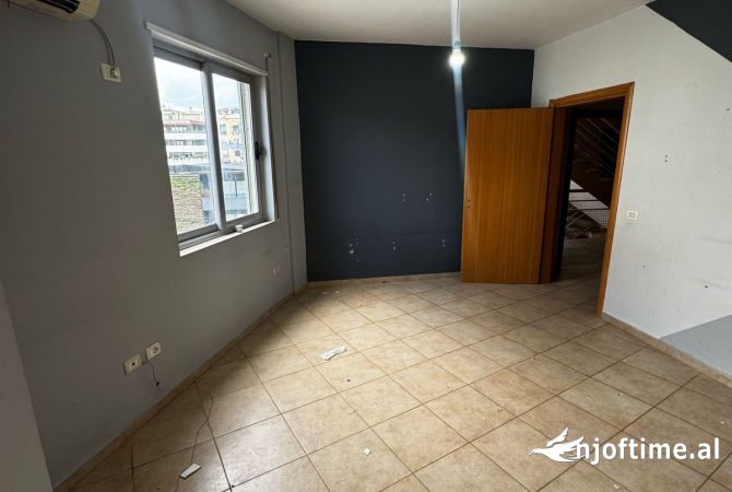 Appartamento in vendita a Tirana 2+1, Vuoto