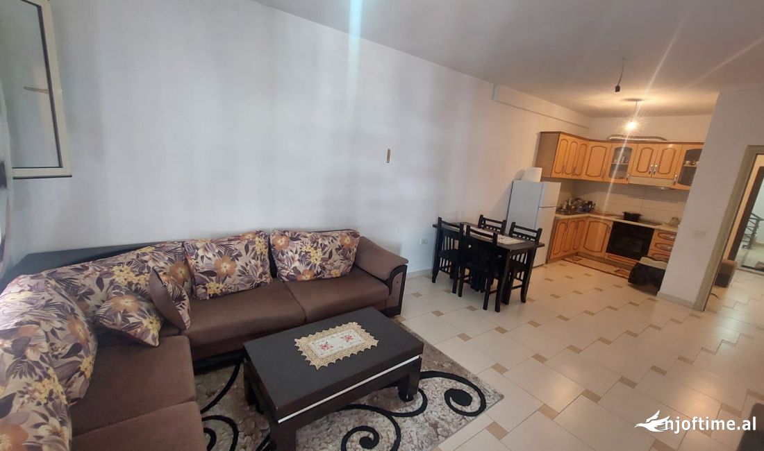 Shtepi ne shitje Apartament ne Tirane, 2+1, Mobilimi E mobiluar, Pagesa 160,000  Euro.