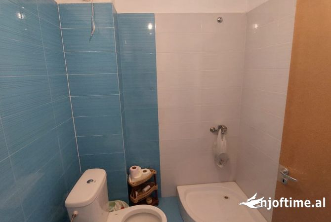Shtepi ne shitje Apartament ne Tirane, 2+1, Mobilimi E mobiluar, Pagesa 160,000  Euro.