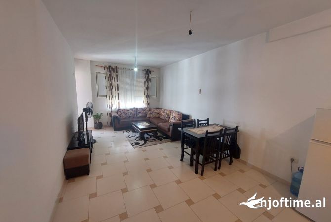 Shtepi ne shitje Apartament ne Tirane, 2+1, Mobilimi E mobiluar, Pagesa 160,000  Euro.