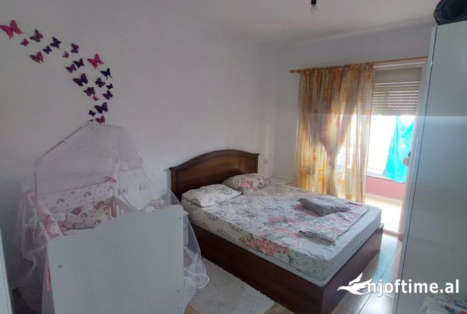 Shtepi ne shitje Apartament ne Tirane, 2+1, Mobilimi E mobiluar, Pagesa 160,000  Euro.