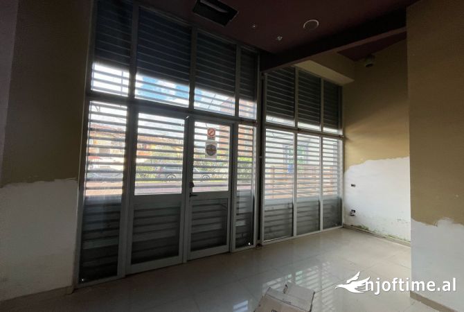 🏢 Jepet me qera ambient biznesi ne Rrugen e Durresit! 
