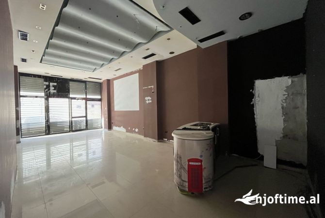 🏢 Jepet me qera ambient biznesi ne Rrugen e Durresit! 