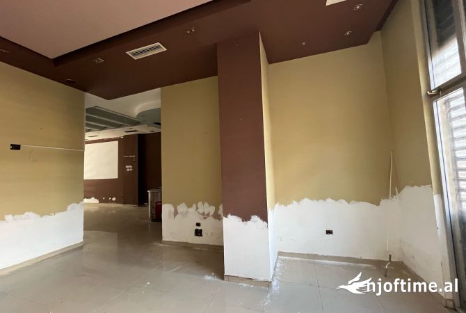 🏢 Jepet me qera ambient biznesi në Rrugën e Durrësit! 
