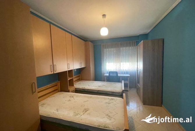 Shtepi ne shitje Apartament ne Tirane, 2+1, Mobilimi E mobiluar, Pagesa 198,000  Euro.