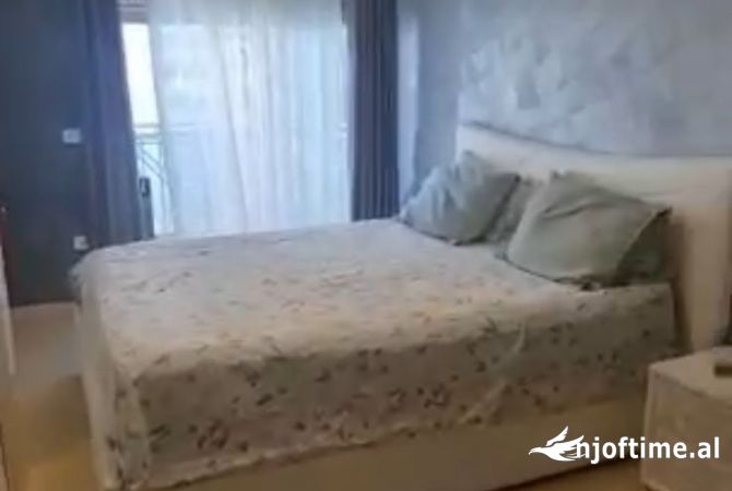 Shtepi ne shitje Apartament ne Tirane, 2+1, Mobilimi E mobiluar, Pagesa 198,000  Euro.