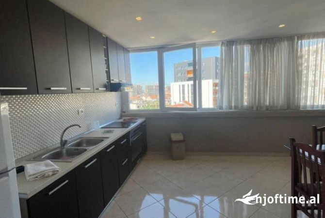 Shtepi ne shitje Apartament ne Tirane, 2+1, Mobilimi E mobiluar, Pagesa 198,000  Euro.