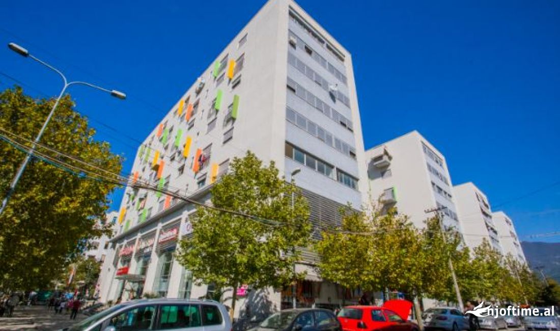 Jepet me Qera Ambient Biznesi (Dyqan) + Parking te 5 Maji – afer me Concord-in