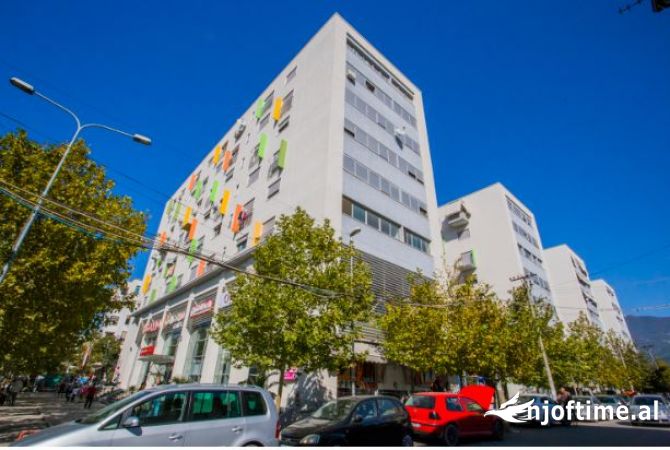 Jepet me Qera Ambient Biznesi (Dyqan) + Parking te 5 Maji – afer me Concord-in