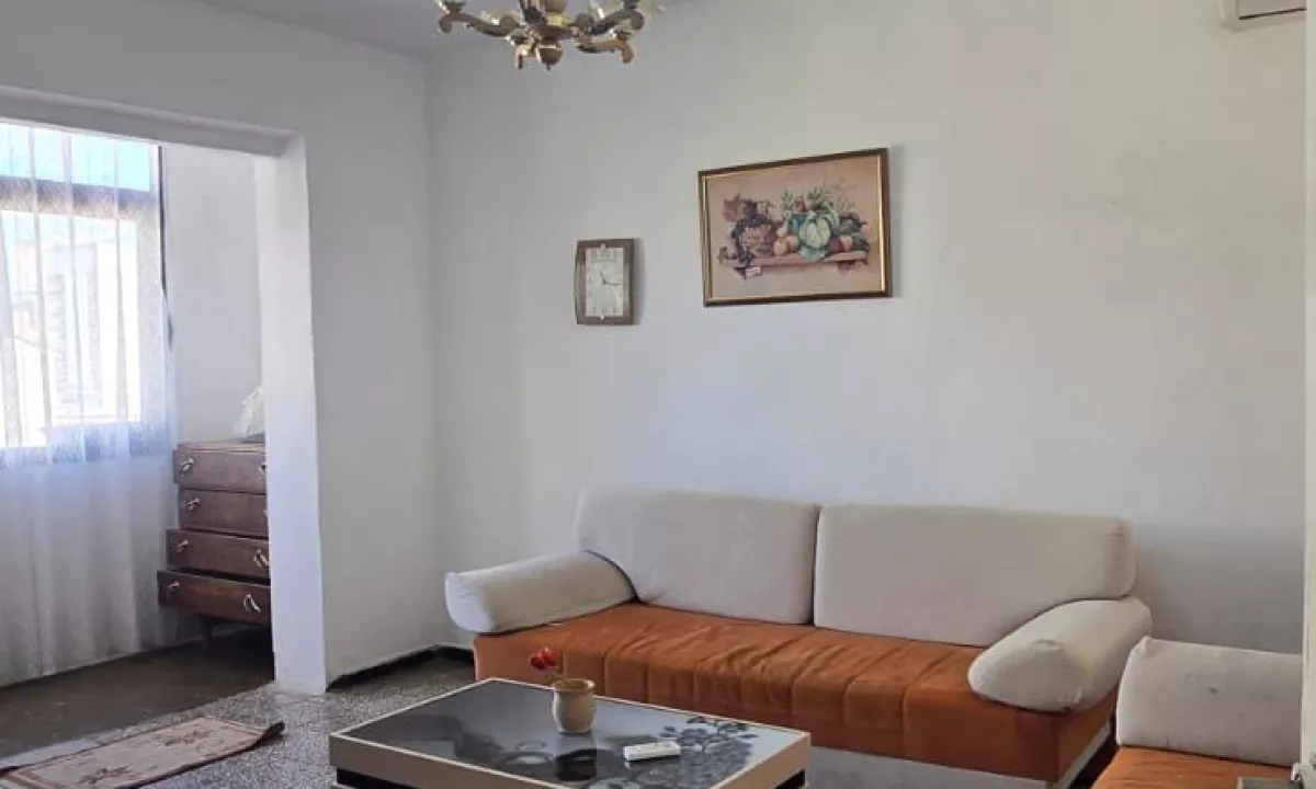 Shtepi ne shitje Apartament ne Tirane, 1+1, Mobilimi E mobiluar, Pagesa 122,000  Euro.