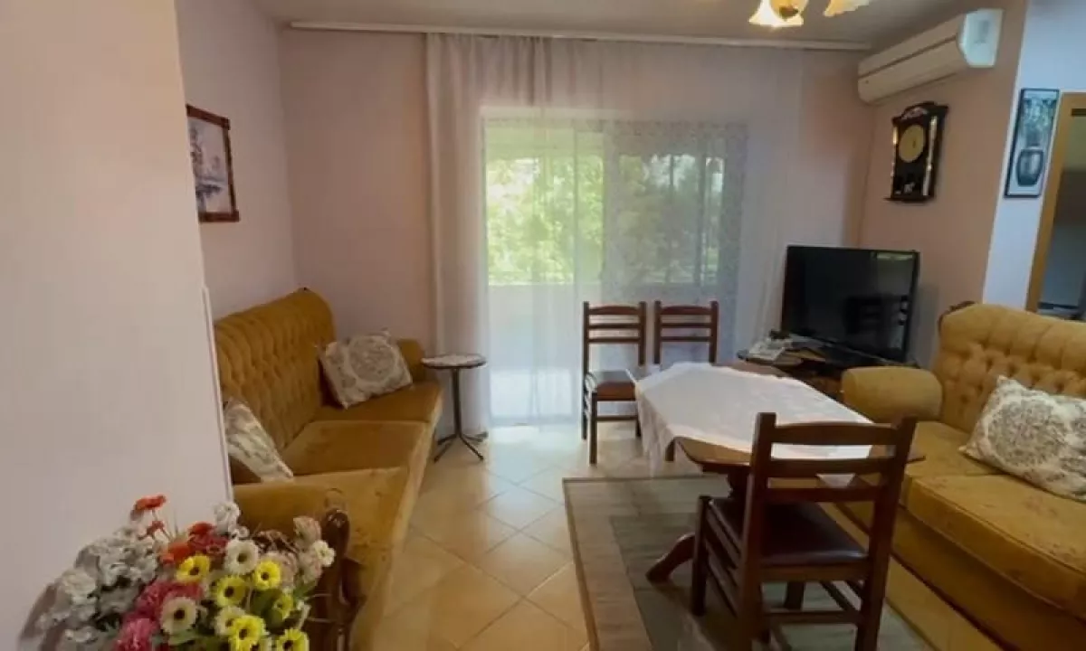 Shtepi me qera Apartament ne Tirane, 2+1, Mobilimi E mobiluar, Pagesa 425  Euro.