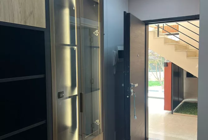 Business Property for Rent 3+1 in Tirana - 300 Euro