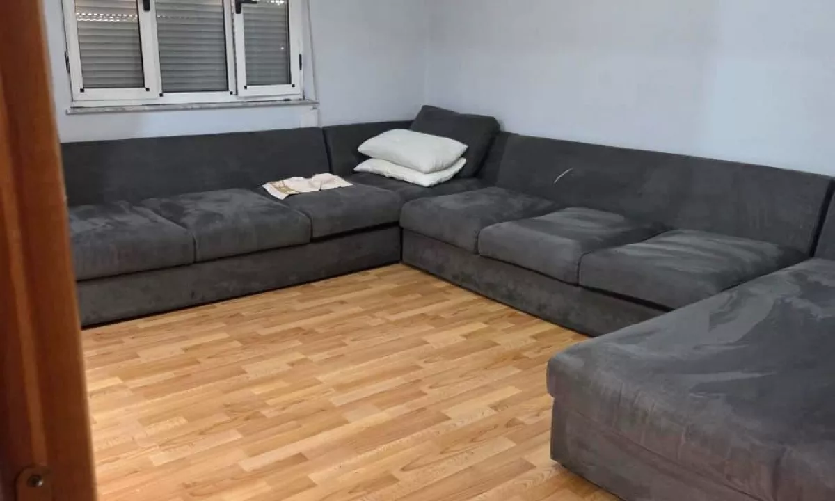 Shtepi ne shitje Apartament ne Tirane, 1+1, Mobilimi E mobiluar, Pagesa 86,000  Euro.