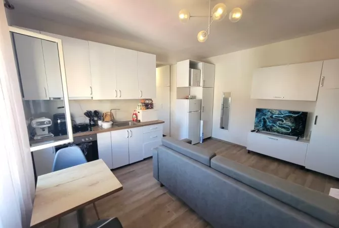 🏠 *JEPET ME QERA APARTAMENT 1+1 TEK 21 DHJETORI 5 MINUTA NGA RRUGA E KAVAJES DHE 5 MINUTA NGA KOMPL