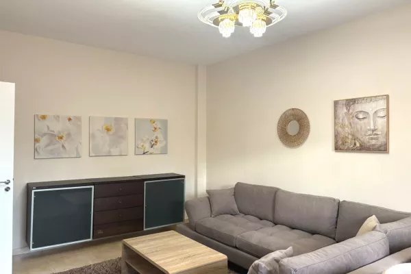 JEPET APARTAMENT 2+1 ME QERA TEK RRUGA E ELBASANIT PRANE PALLATIT TE BRIGADAVE