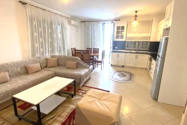 Shtepi me qera 2+1 ne Tirane - 370 Euro