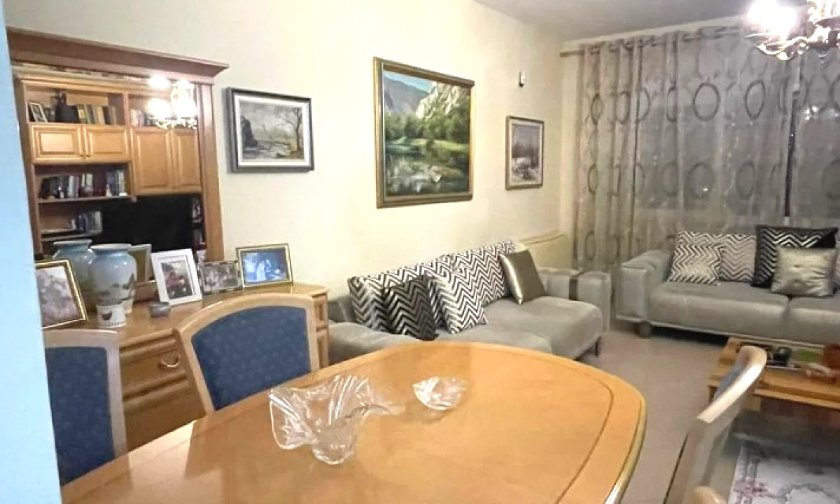 Shtepi ne shitje Apartament ne Tirane, 1+1, Mobilimi E mobiluar, Pagesa 215,000  Euro.